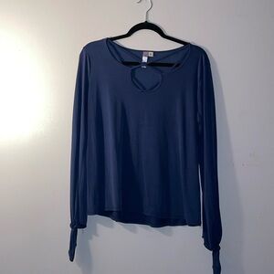 6.   Alya Top With Tie On Sleeve Size Large